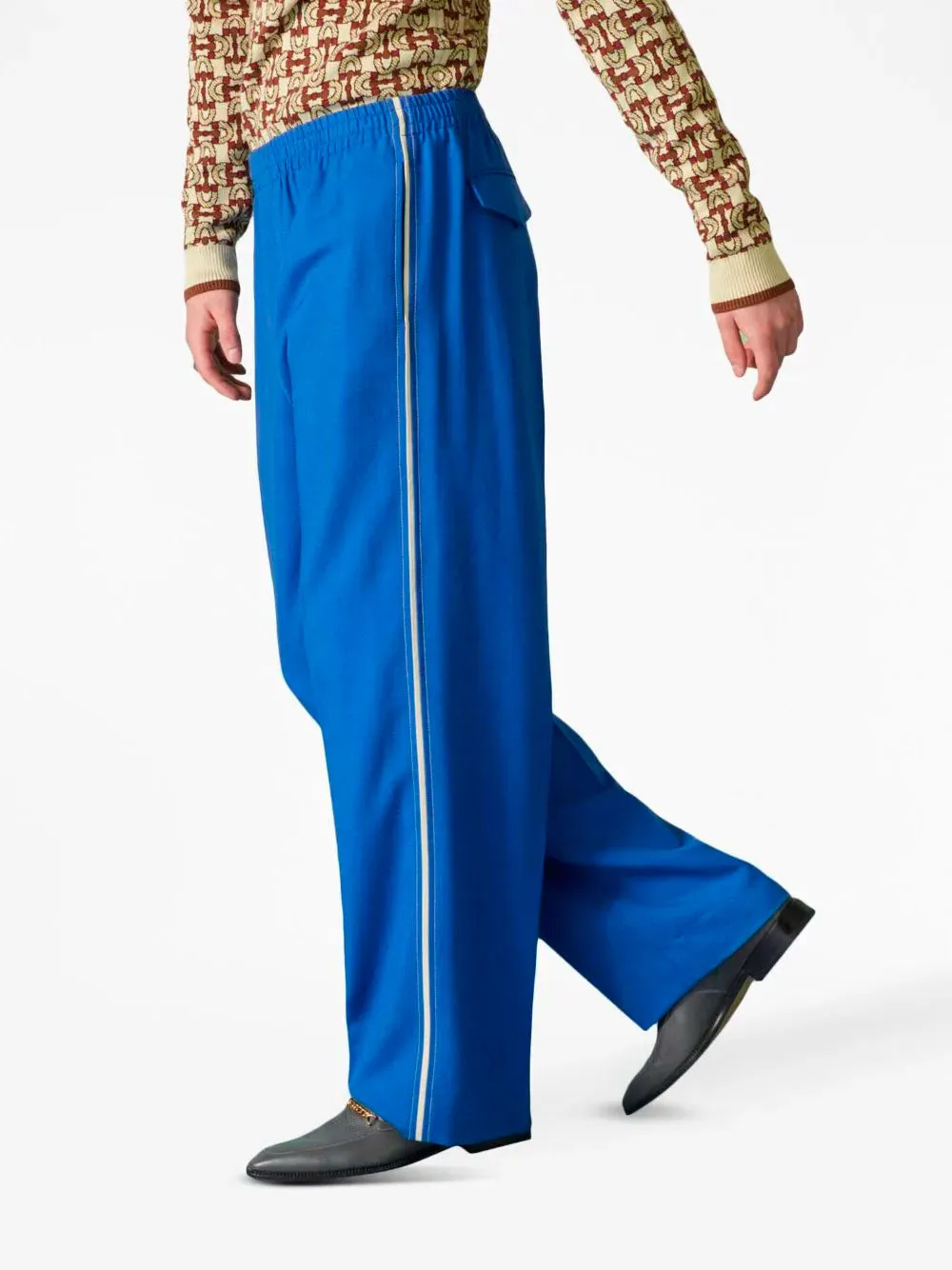 Logo-patch trousers